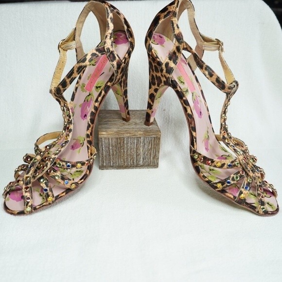 Betsey Johnson sz 8.5M Vero Cuoio Strappy Sandal Leopard Print Rhinestone Heels - Picture 1 of 9